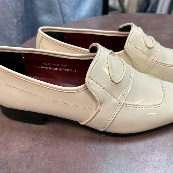 Vintage Ivory patent slip on shoes - Picture 2 of 3